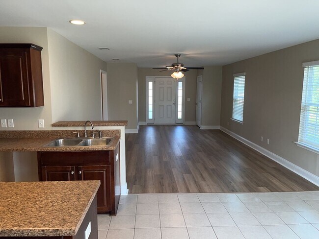 Building Photo - 202 Scarlett Ln