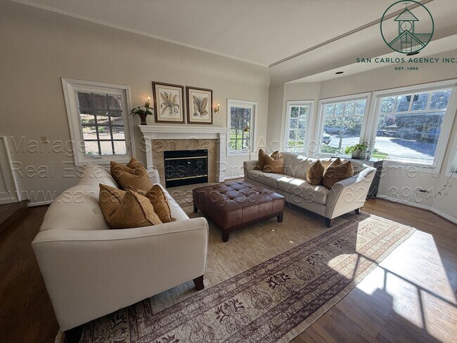 Building Photo - Spacious Five Bedroom Home in Gated High Meadow Neighborhood