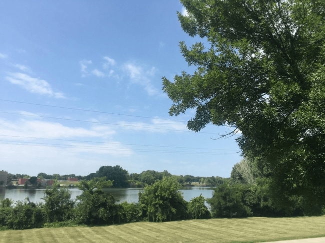 Foto del edificio - Crow's Nest Apartments