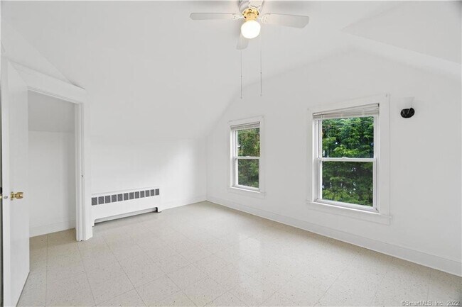 Foto del edificio - 32 1/2 Westville Ave