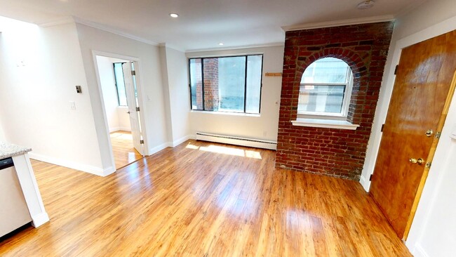 Building Photo - 210 Hanover St