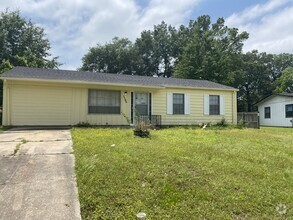 Building Photo - 3306 Daffodil Dr