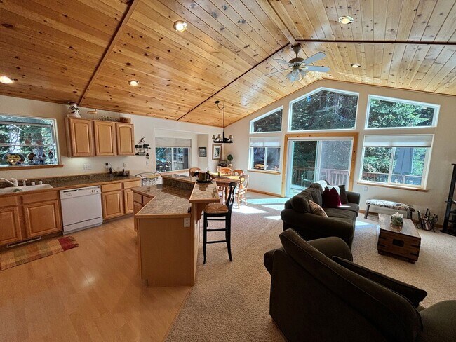 Building Photo - Truckee Summer Rental