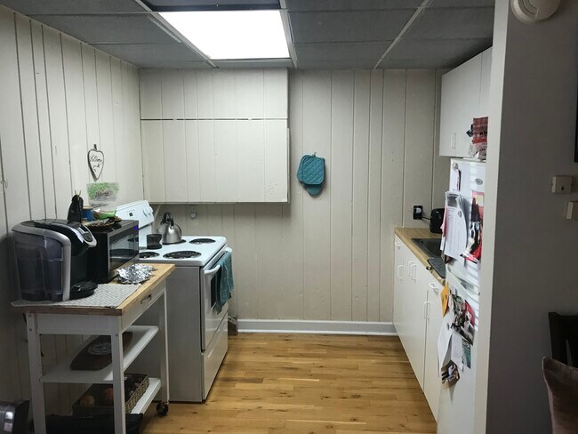 Cocina - 1604 Gompers Ave