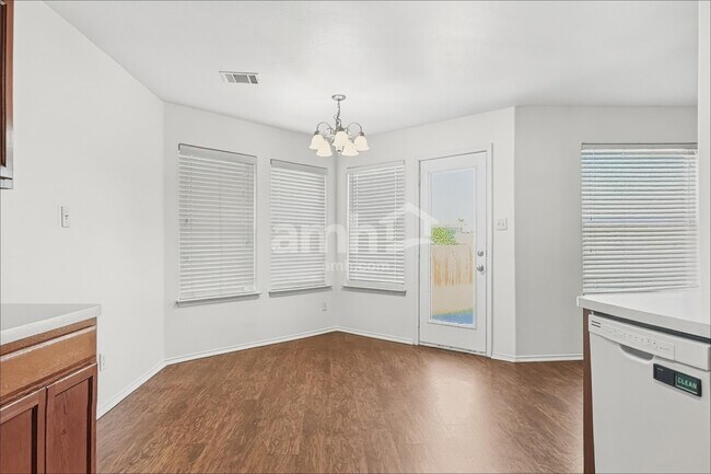 Foto del edificio - 5512 Parkview Hills Ln