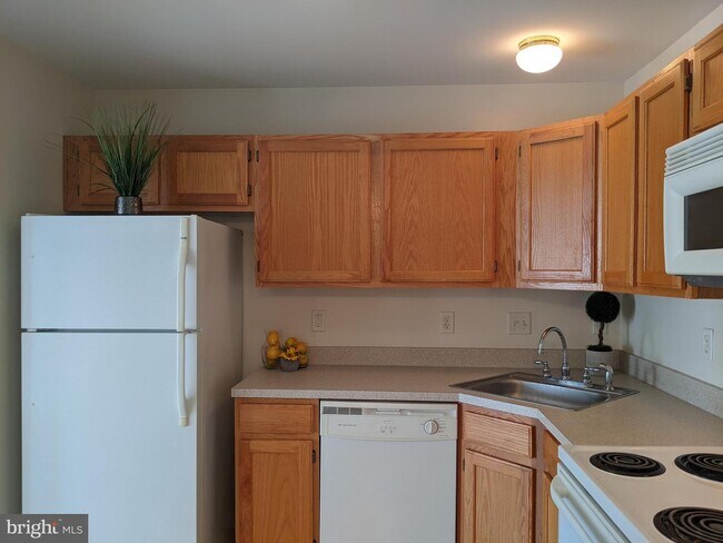 Building Photo - 136 Brookland Ct
