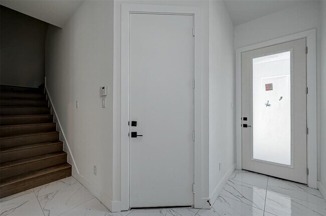 Foto del edificio - 6026 W Montgomery Rd