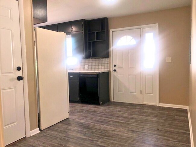 Foto del edificio - 2427 W Greenfield St