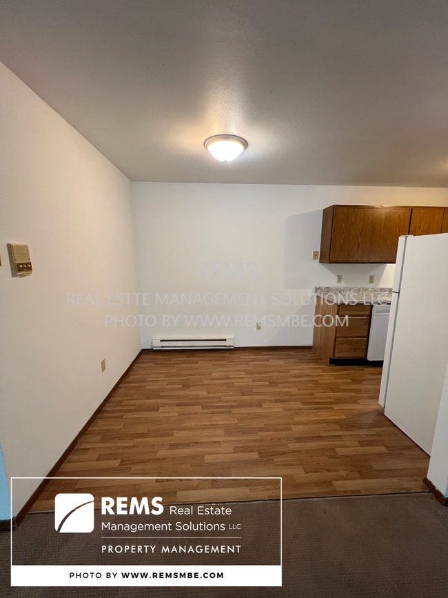 Building Photo - 554 E Slifer St