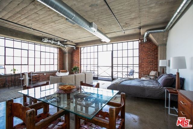 Foto del edificio - 691 Mill St