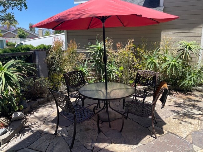 Building Photo - Best in Class! - super nice single family ...