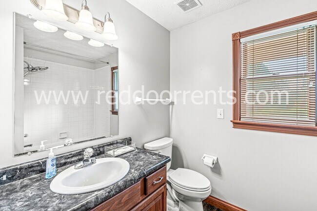 Building Photo - 3402 Boxwood Dr