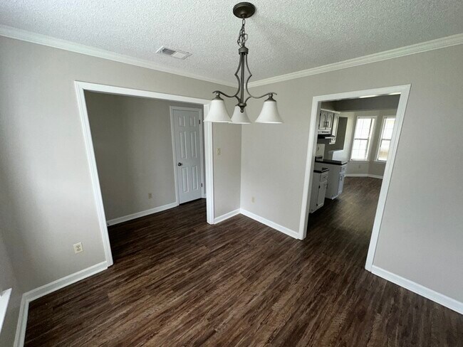Building Photo - 7332 Isherwood - Available Now!