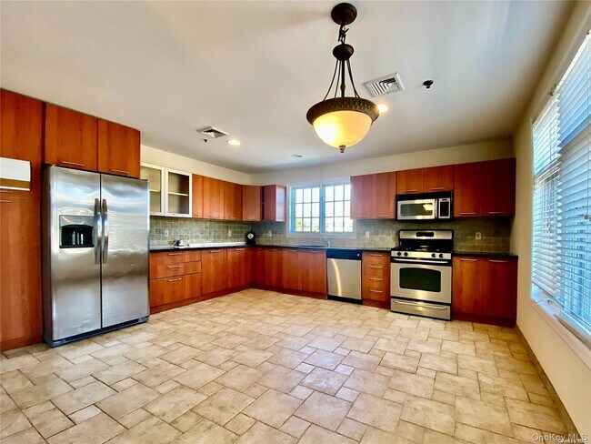 Foto del edificio - 259 Glen Cove Ave
