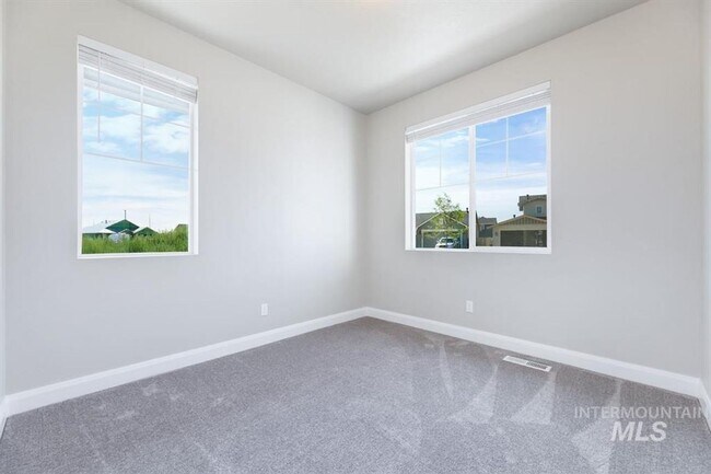 Foto del edificio - Modern Northwest Meridian Home