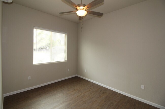 Foto del edificio - 2365 N Arthur Ave