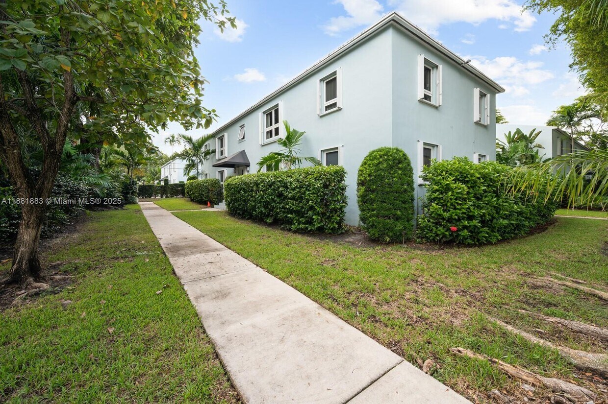 Foto principal - 7636 SW 56th Ave
