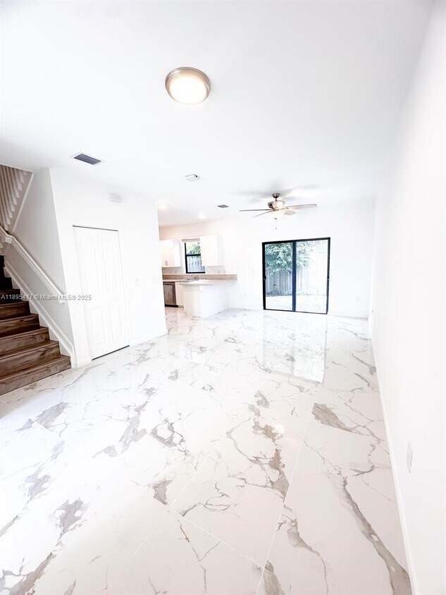 Foto del edificio - 409 NE 208th Terrace