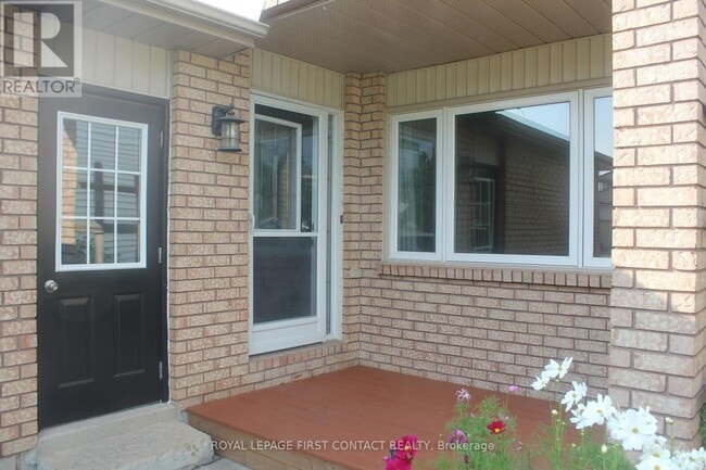Building Photo - 16 Rosenfeld Dr