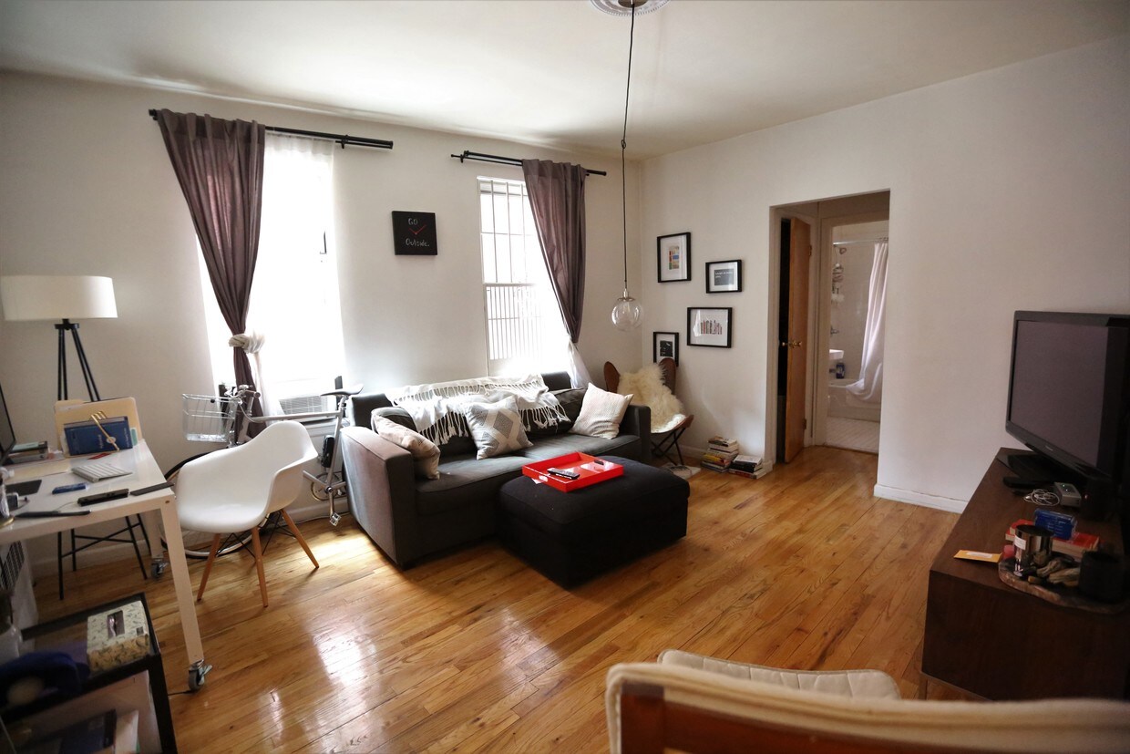 Primary Photo - 21 E 2nd St