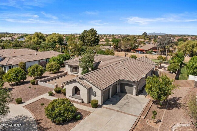 Building Photo - 3410 E Vallejo Ct