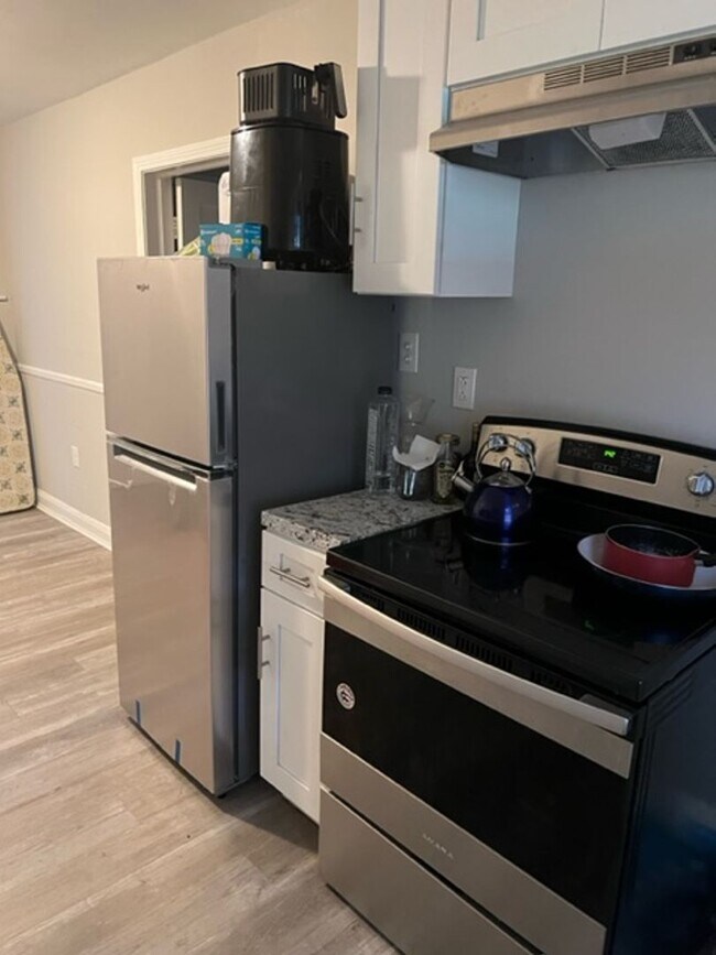 Building Photo - Welcome to our spacious one-bedroom condo ...