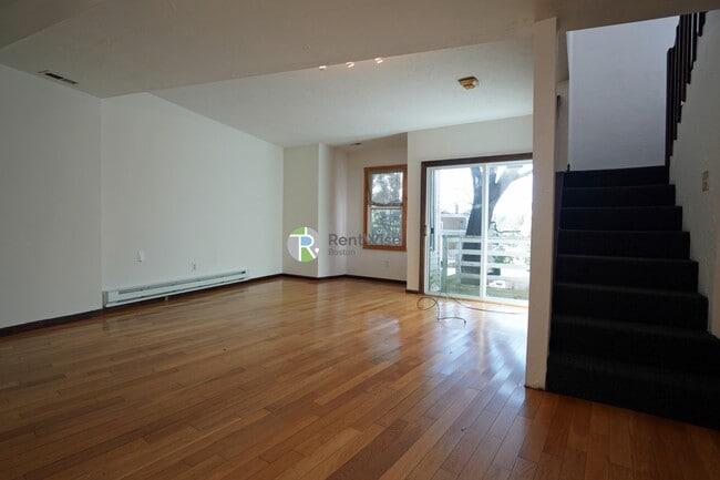 Building Photo - 89 Sheridan St