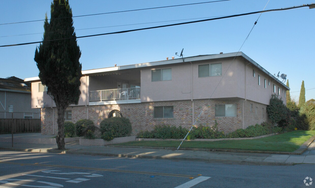 Building Photo - 215 Charles Ave