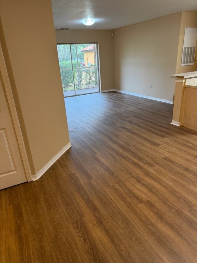 Foto del edificio - First Floor 2/2 in Gated Cypress Fairway !!