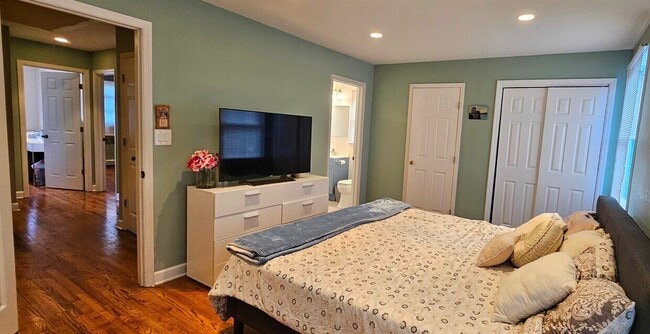 Photo - 18 Columbus Dr House