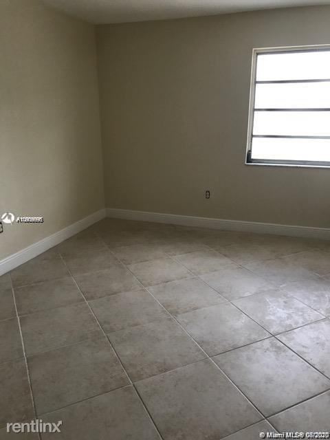 Foto del edificio - 399 NW 72nd Ave