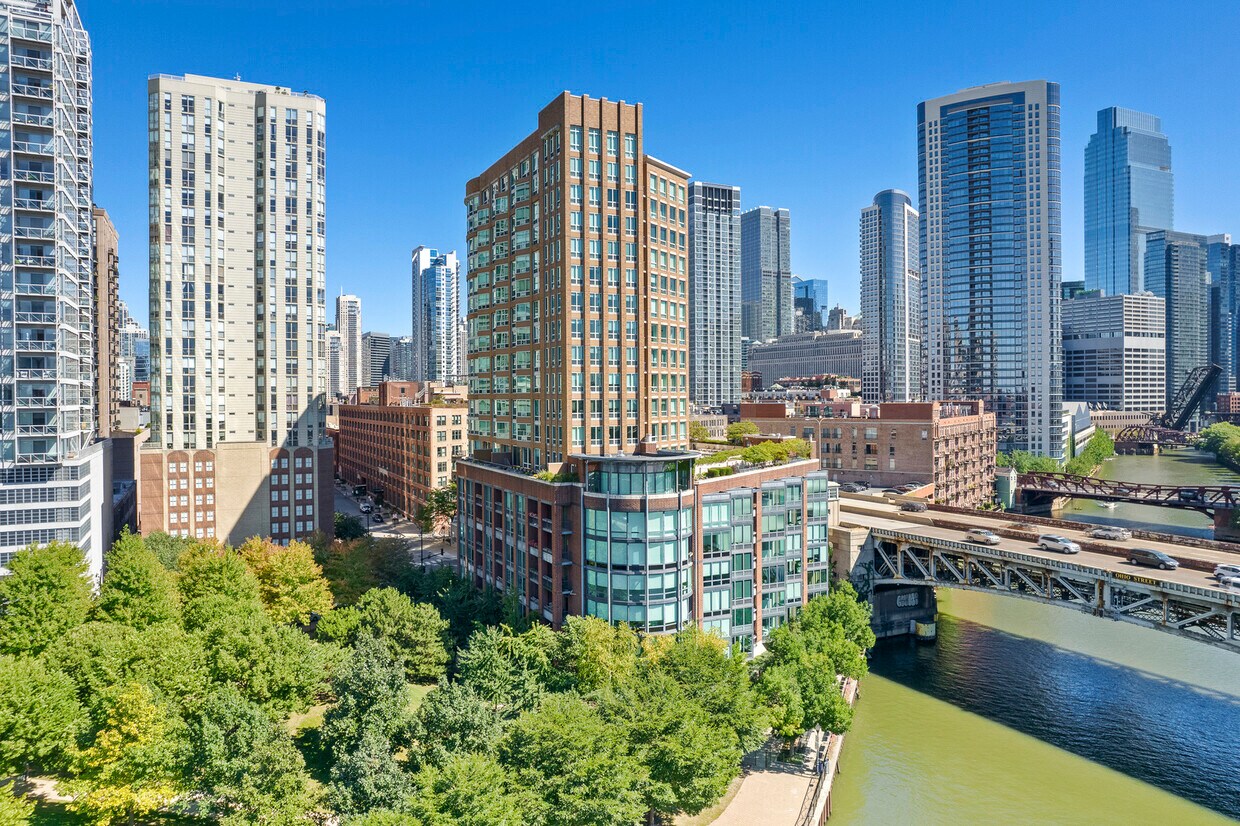 Foto principal - 600 N Kingsbury St