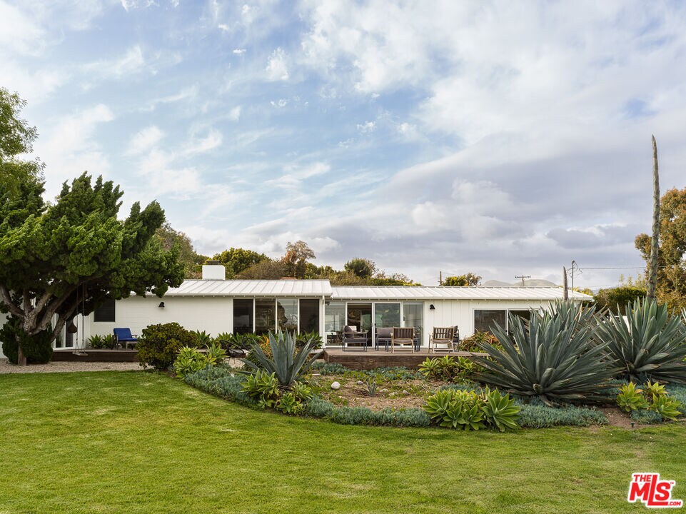 29107 Cliffside Dr, Malibu, CA 90265 House for Rent in Malibu, CA