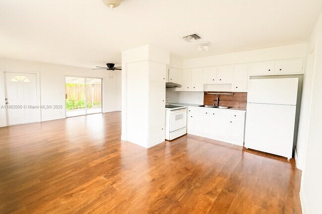 Foto del edificio - 6270 NW 14th Ct