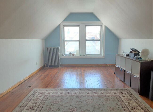 Building Photo - 591 E 3rd St