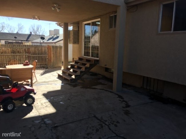 Building Photo - 3 br, 2 bath House - 2932 Denver Blvd