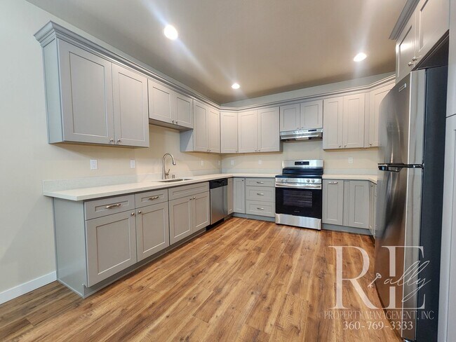 Building Photo - Brand-New 2-Bed, 2-Bath Duplex with Garage...
