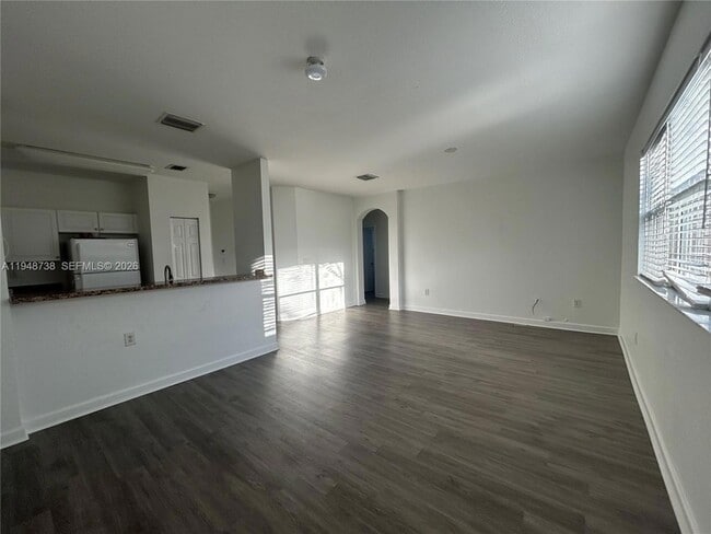 Building Photo - 1720 NE 33rd Ave