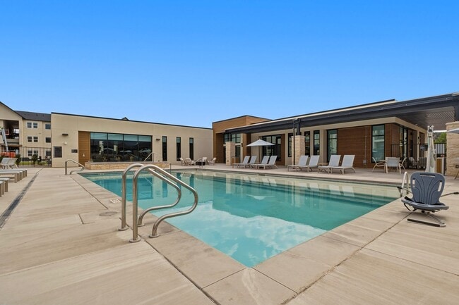 Building Photo - The Henley Apartments