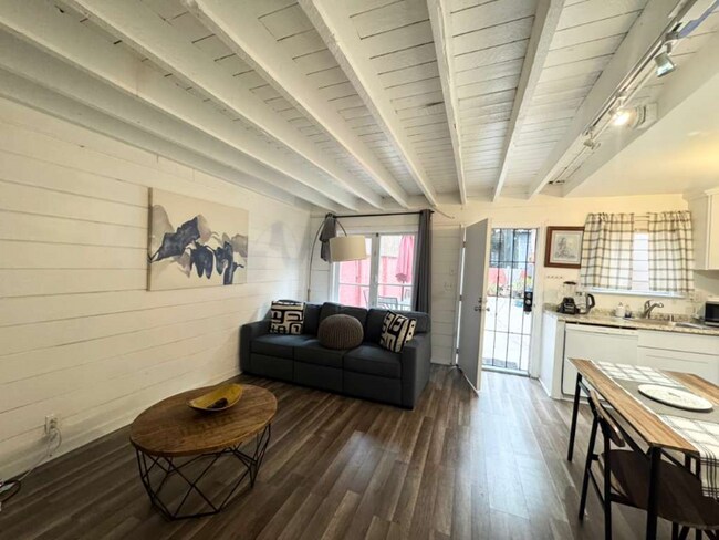 Foto del edificio - 6026 Barton Ave