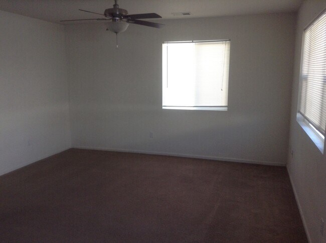 Foto del edificio - DOG FRIENDLY, 3 BEDROOM, 2.5 BATHROOM SOUTH PARK TOWNHOUSE