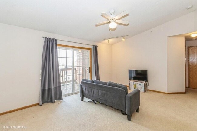 Foto del edificio - 2825 Triple Crown Ln