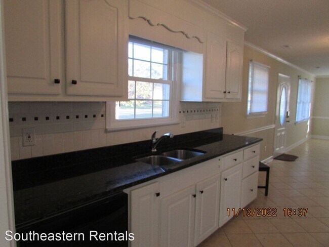 Building Photo - 3 br, 2 bath House - 840 Perry Blvd.