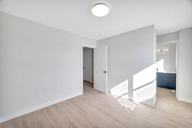 Building Photo - 15211 109 Ave NW