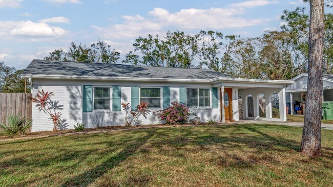 Building Photo - 3BR/2BA South Tampa home with carport and ...