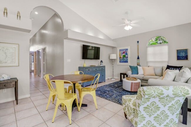 Building Photo - 619 98th Ave N