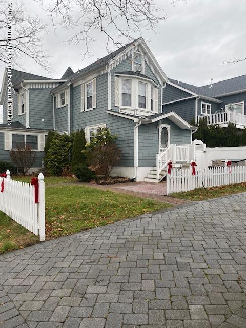 Building Photo - 419 11th Ave