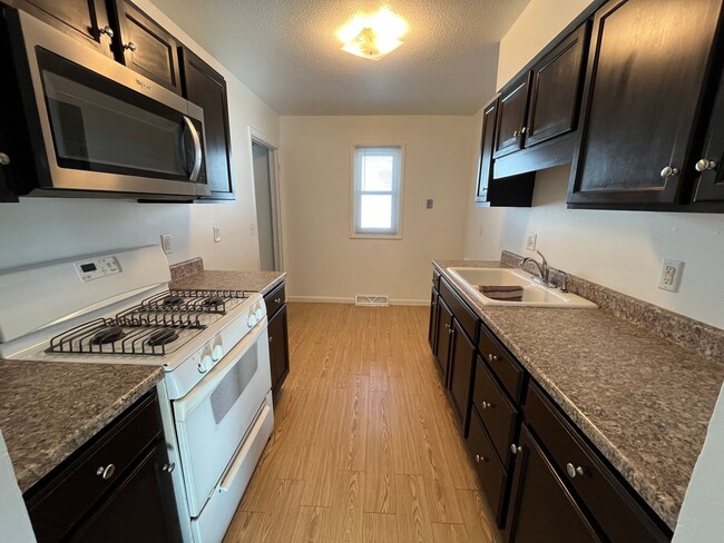 Building Photo - Dennis Riverfront