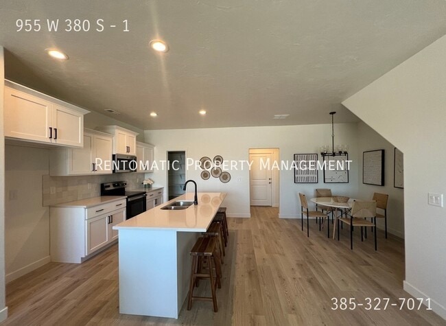 Building Photo - 955 W 380 S