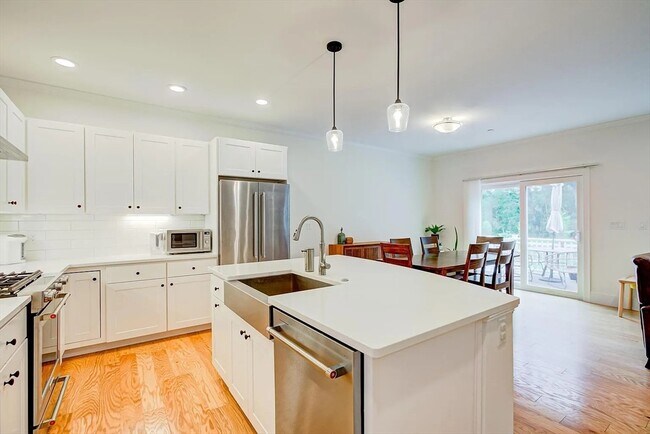 Foto del edificio - 23 Lily Pond Ln